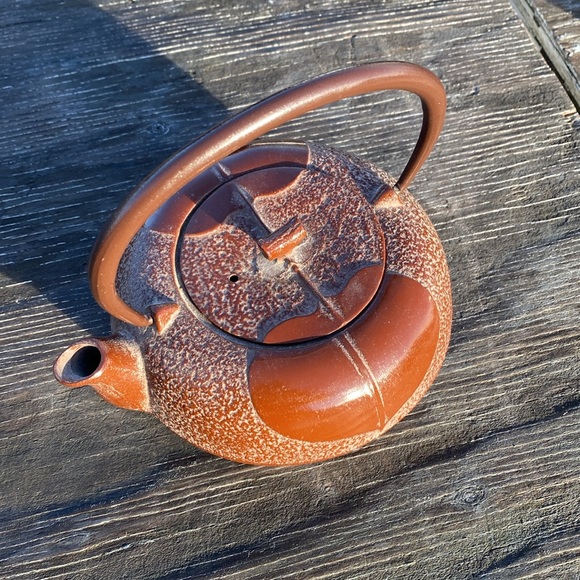 Cast Ironware Nanbu Tekki Japanese Tea kettle: Handmade one leaf / hearts EUC - Picture 3 of 12